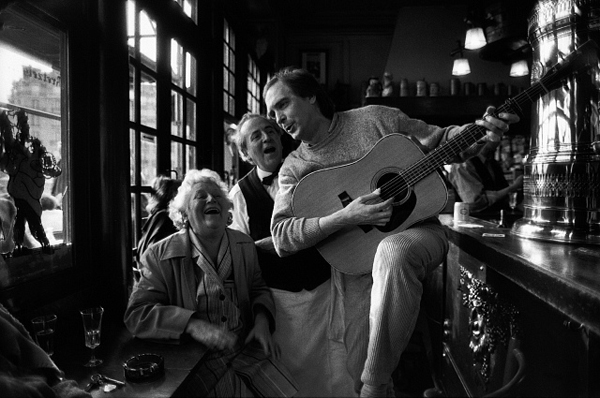 La Brasserie de l'Isle Saint-Louis par Peter Turnley, 1993
