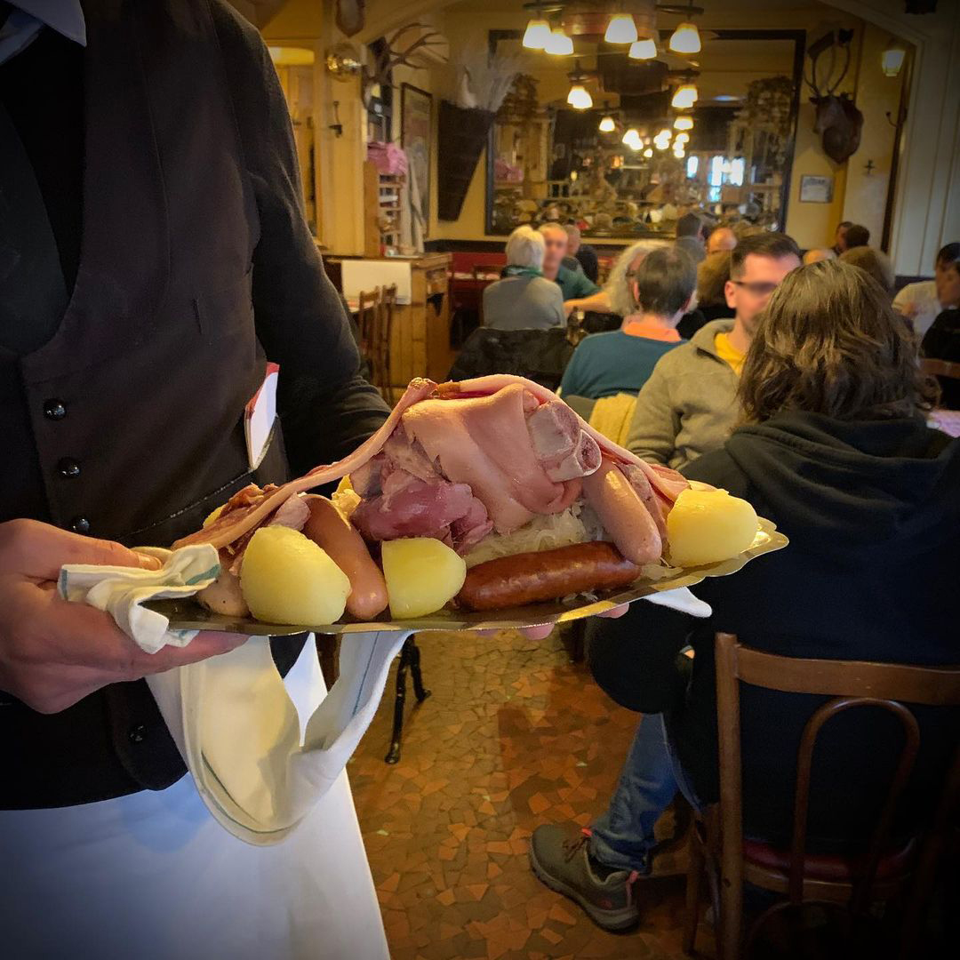 La choucroute garnie, spécialité de la Brasserie de l'Isle Saint-Louis